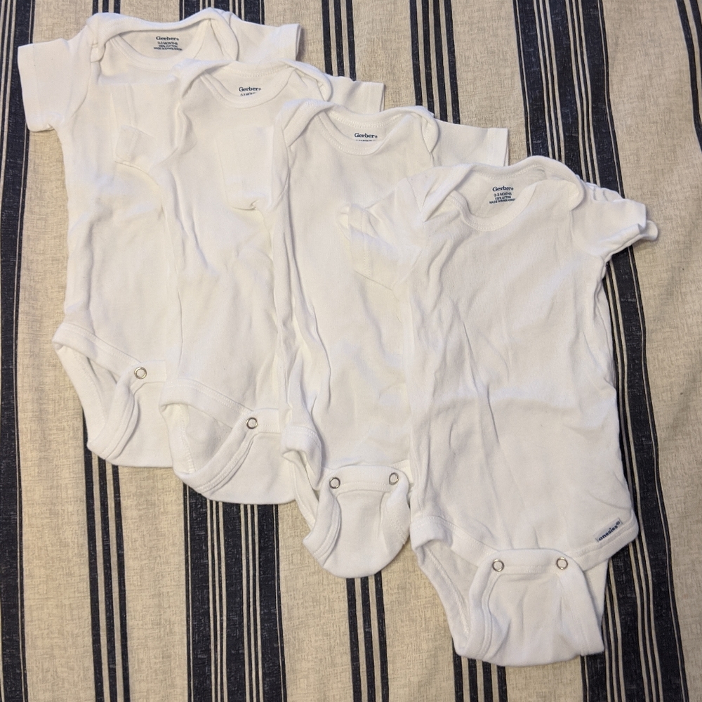 NWOT Set of 4 White Gerber Onesies/Bodysuits